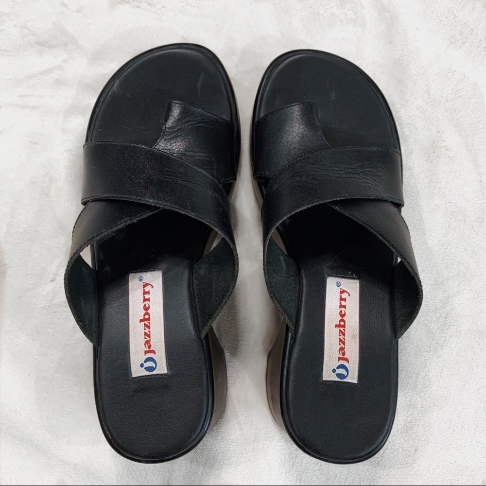 Jazzberry Black Toe Strap Sandals